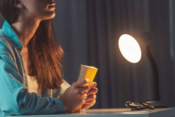 Person reflecting on evening habits before starting quiz